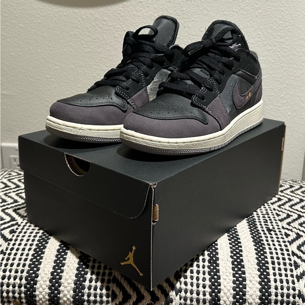NIKE AIR JORDAN 1 LOW sail grey black total orange se craft, youth 6 wmns 7.5 - Picture 3 of 8